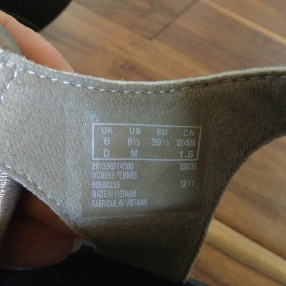 ✔️ New Collection by Clark’s Saylie Moon Strappy Sandal Size 8.5 - Picture 6 of 7